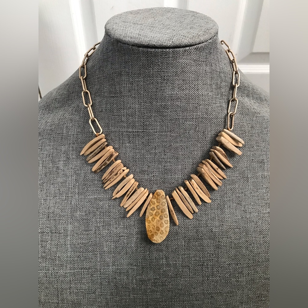 Romance Necklace. NWT.